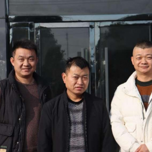 和睦兄弟三十年不分家，撐起父母晚年幸福生活——潁上縣謝橋鎮(zhèn)姜允紅三兄弟的故事